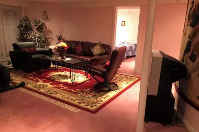 Image de Comfortable Basement, Sleeps 6, Centrally located, Breakfast Available