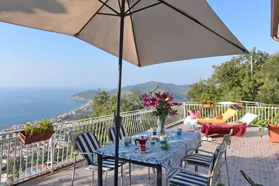 Image de mit Meerblick und großer Terrasse by Interhome