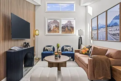 Cozy 3br Mountainside Haven Near Banff