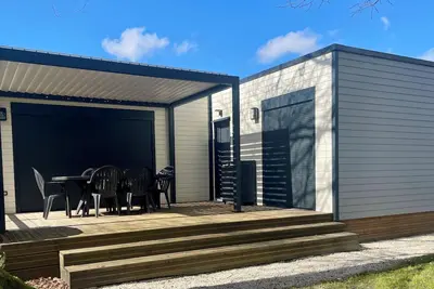 Image de Confortable écolodge avec piscine et jacuzzi chauffés ouvert toute l'année
