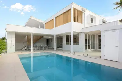 Image de Villa Bianco | Luxe Coastal Sanctuary with Pool, Fire Pit & Games Room