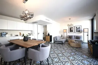 Image de Schickes und modernes Maisonette im Stadtzentrum by Interhome