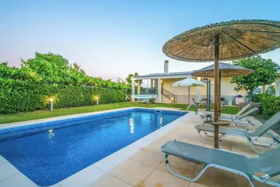 Image de Villa Euphoria, Strand von Gennadi by Interhome