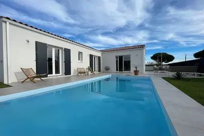 Image de Villa \"La marine\" avec jardin, terrasse et piscine
