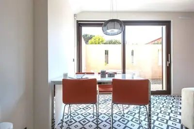Image de Schicke und moderne Maisonnette im Stadtzentrum by Interhome