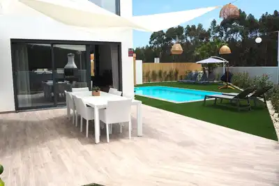 Image de Neue Luxusvilla an der Silberküste São Martinho do Porto by Interhome