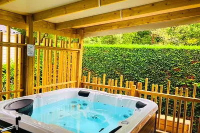 Image de Mobil-home Prestige avec Jacuzzi et Terrasse