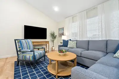 Image de Brand New Cozy 3br / 3ba Condo Walk to Jordan Hare & Campus