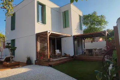 Image de Bien d’exception, 3 suites -50 m plage. Logement entier: villa Hyères, France