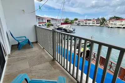 Image de South Finger Waterfront Villa - Marina Views & Walk to Beach