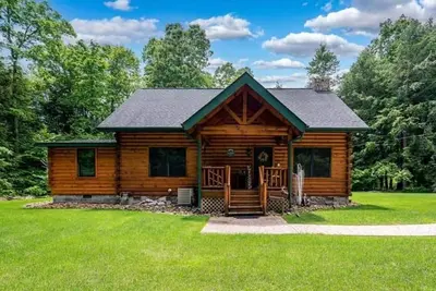 Image de Secluded, Cozy Log Cabin with 16 Wooded Acres