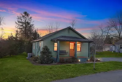 Image de Updated Brevard Cottage-Close to Downtown!