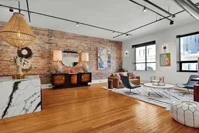 Image de Refined Historic 2br/1ba Suite in Prime Downtown Wilmington