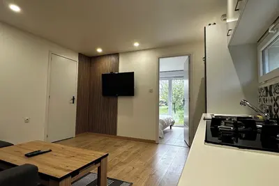 Image de À 3 minutes de l’autoroute, entièrement rénové, idéal pour des famille, 6 personnes