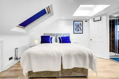 Image de Large Semi-detached 4bd 3Bath Long Stay Discount, Wifi, Driveway Parking, Garage