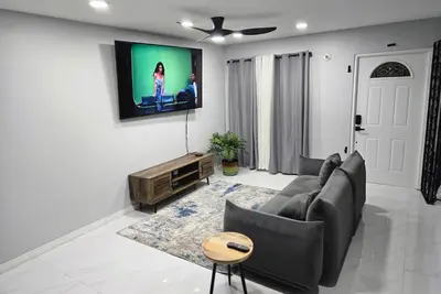 Image de Casa 28 2br 2. 5ba Townhouse  Gated 24hr Security