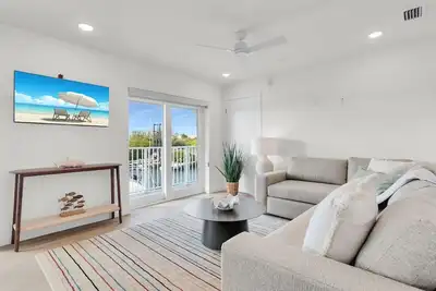 Image de Brand New Marina View Suite – Pool and Tiki Bar