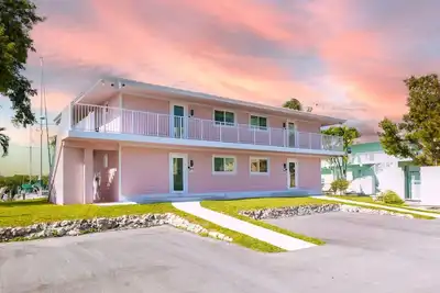 Image de Marina View Escape – Pool, Tiki Bar and Boats