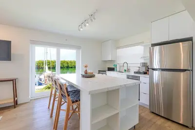 Waterfront Suite w/ Marina, Pool, Tiki Bar