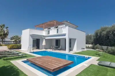 Image de Ayia Napa Satin Villa Svd2 im Zentrum by Interhome