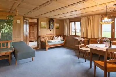 Image de Liebevoll sanierte Wohnung in einem alten Bregenzerwälderhaus by Interhome