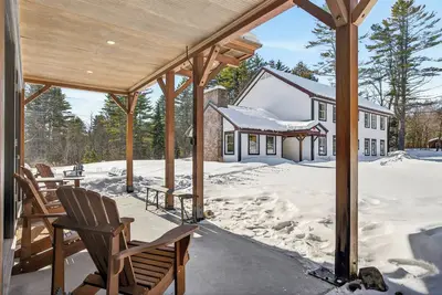 Image de New- 12br Vermont Retreat – Sleeps 19, Trails on Property, Mountains Just 15 Min