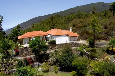 Image de Anspruchsvolle Ferienvilla mit Panoramablick by Interhome