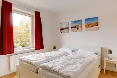 Image de Wohnung für vier Personen im Erdgeschoss by Interhome