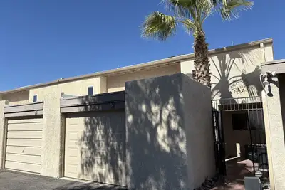 Image de Convenient, Tranquil, & Updated - 2-Bedroom Townhome with Ac in Sunny Tucson