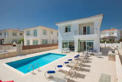 Image de Schöne Villa direkt am Meer by Interhome