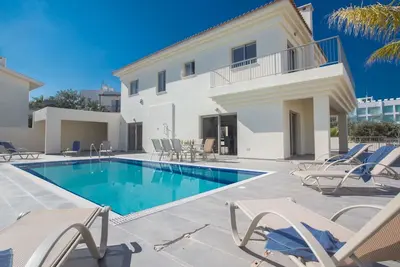 Image de Schöne Ferienvilla mit privatem Pool by Interhome