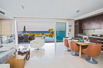 Image de Geräumige Ferienvilla mit atemberaubendem Ausblick by Interhome