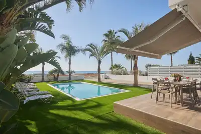 Image de Moderne, geräumige Ferienvilla by Interhome