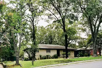 Image de A quaint and peaceful home - perfect for a family getaway close to everything!