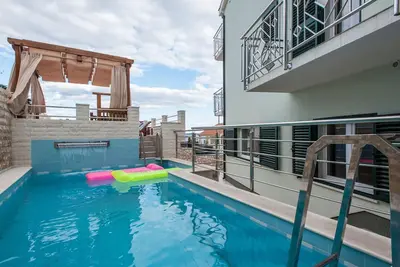 Image de Villa \"Villa Katy\" mit Garten, Grill und Terrasse by Interhome