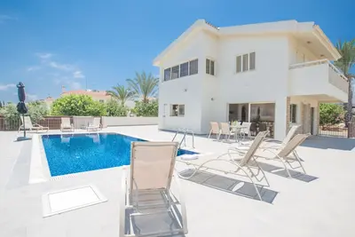 Image de Wunderschöne Villa mit privatem Pool und großem Garten by Interhome