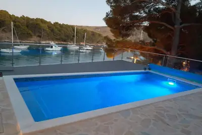 Image de Aurea 3 Modernes Apartment direkt am Meer by Interhome