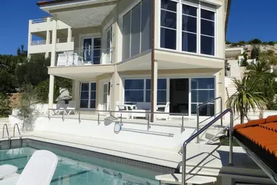 Image de \"Perla 3\" mit Blick auf das Wasser by Interhome