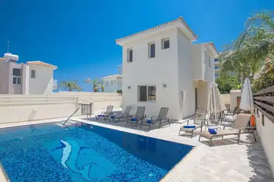 Image de Moderne Ferienvilla Pv5 mit großem Garten by Interhome