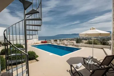 Latchi Ferienvilla Ev20 by Interhome