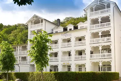 Image de Strandnahes Appartement mit Meerblick by Interhome