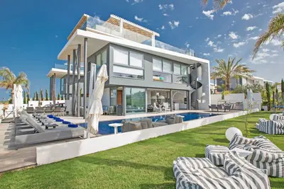 Image de Haus in Paralimni mit großem Patio by Interhome