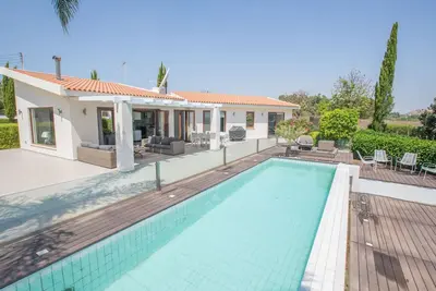 Image de 4-Schlafzimmer-Villa mit Pool im Zentrum von Protaras by Interhome