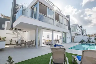Image de 3-Schlafzimmer-Villa mit Pool, Dachgarten, Meerb by Interhome
