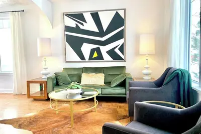 Image de Vip Yxe · University | 2-Br Main Floor Suite