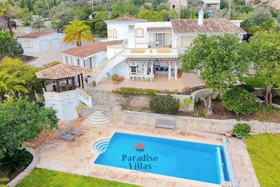 Image de 7 Bedrooms Main House + Bungalow + Private Pool
