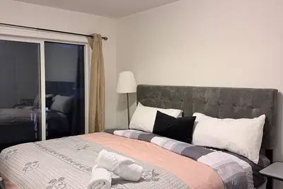 Image de Fabulous 3br  2 Bath townhome vibrant South Mississauga near Airport & Qew