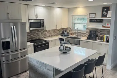 Image de 3-bedroom townhome on Lake Winona in Historic Downtown Clermont