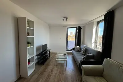 Image de 4 Bed 2 Bath Balcony Retreat - 15min-O2 Arena!