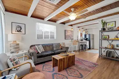 Image de Central Tucson Oasis ~ Heated Pool ~ 10 min to UofA and Gem Show